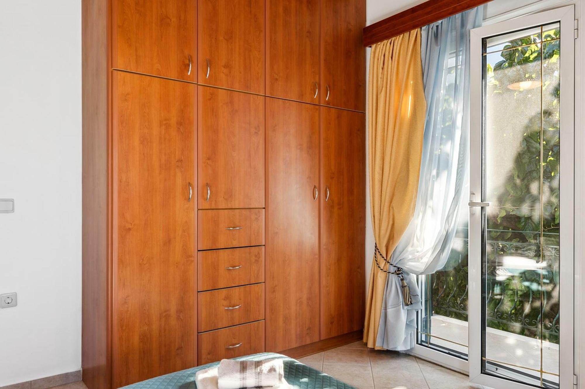 Verani Residence Parking Balcony Playground Sivros Bagian luar foto